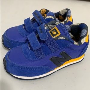 Toddler new balance Velcro shoes